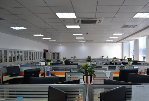 佛山各種電動(dòng)門(mén)、鋁合金門(mén)窗、卷閘門(mén)生產(chǎn)廠家,為您砍去中間成本！:電動(dòng)門(mén)