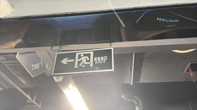 黨報調(diào)查|常閉式防火門“不常閉”<strong></p>
<p>防火門
</strong>,農(nóng)貿(mào)市場充電線“攔路”?:防火門