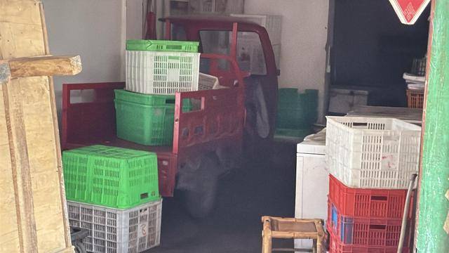 黨報調(diào)查|常閉式防火門“不常閉”<strong></p>
<p>防火門
</strong>,農(nóng)貿(mào)市場充電線“攔路”?:防火門