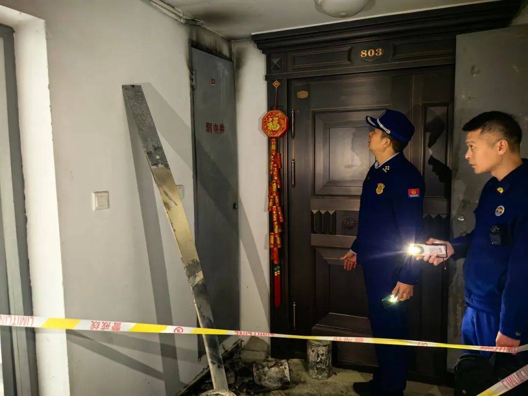 電纜井起火！防火門“一夫當關”<strong></p>
<p>防火門
</strong>，功不可沒:防火門
