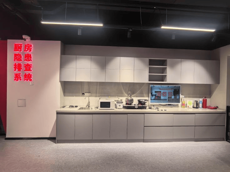 防火門打開后<strong></p>
<p>防火門
</strong>，發生了什么？ | 全國應急科普場館巡禮:防火門
