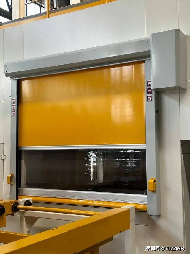 高壓測試工作間聯動控制快速卷簾門:卷簾門