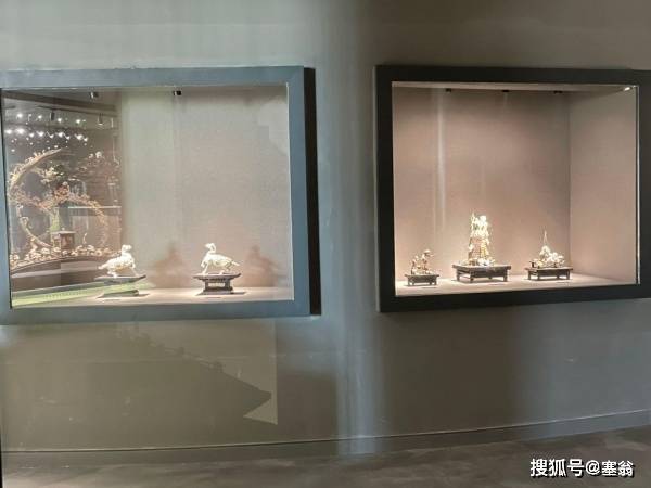 # 智能守護的神器：博物館展柜電動門電動機的奧秘 ## 引言：博物館的守護者 你是否曾駐足思考<strong></p>
<p>電動門
</strong>，博物館中那些典雅的展柜，門是如何優(yōu)雅地開啟與閉合？過去:電動門

